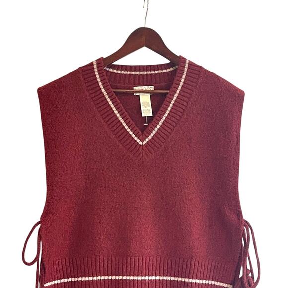 NEW Free People All Star Stripe Poncho One Size Burgundy Red with White Stripes - Picture 5 of 9